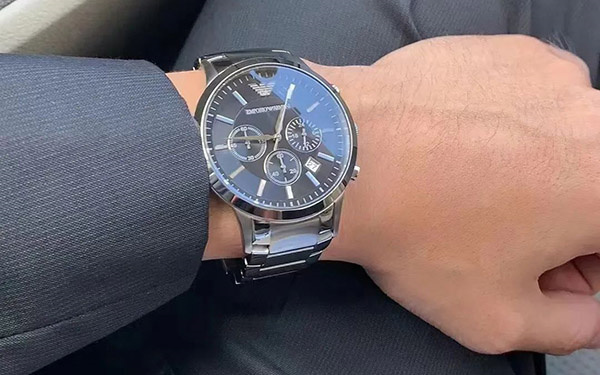阿玛尼手表进灰了原因是什么（图）